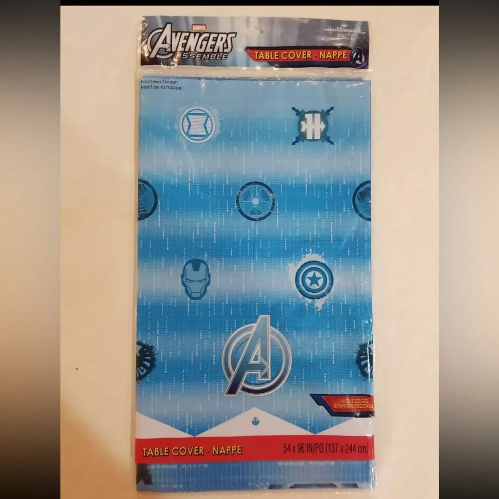 HALLMARK AVENGERS ASSEMBLE Plastic Table Cover Kids Birthday 54